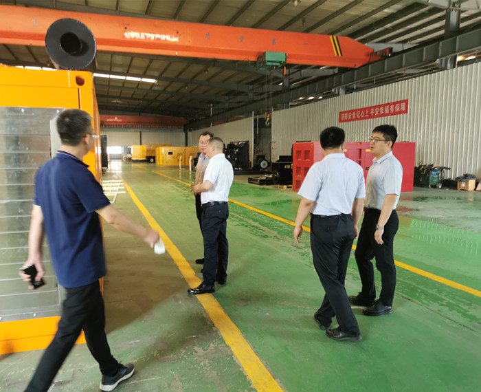县领导到发电机组厂家乐鱼·体育电力视察指导